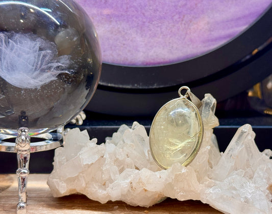 Pendentif cerclé de Quartz Rutile