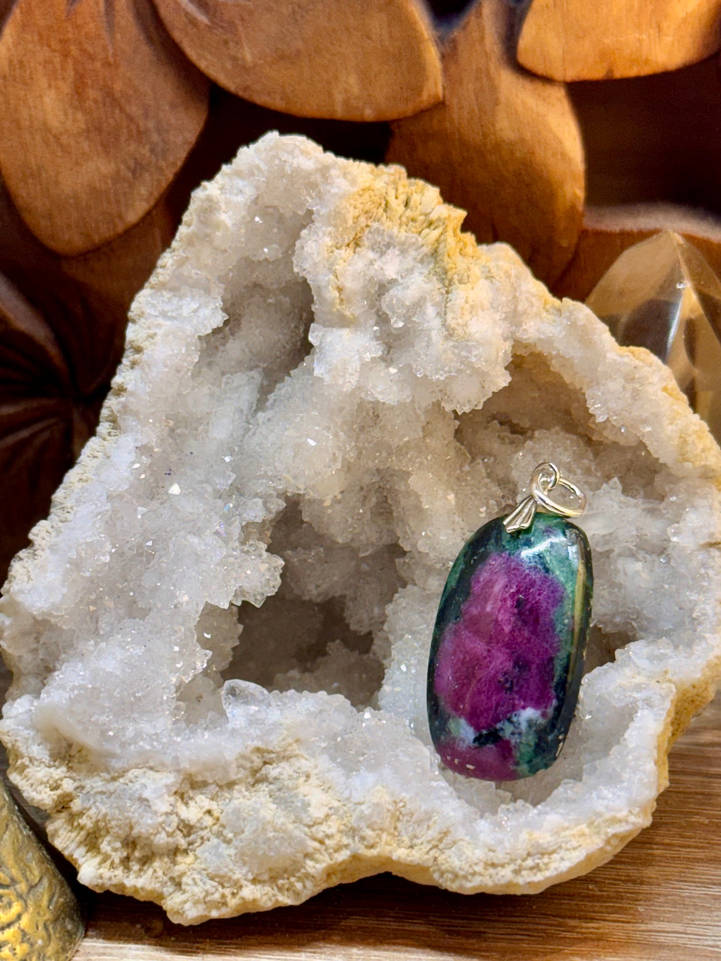 Pendentif de rubis zoïsite