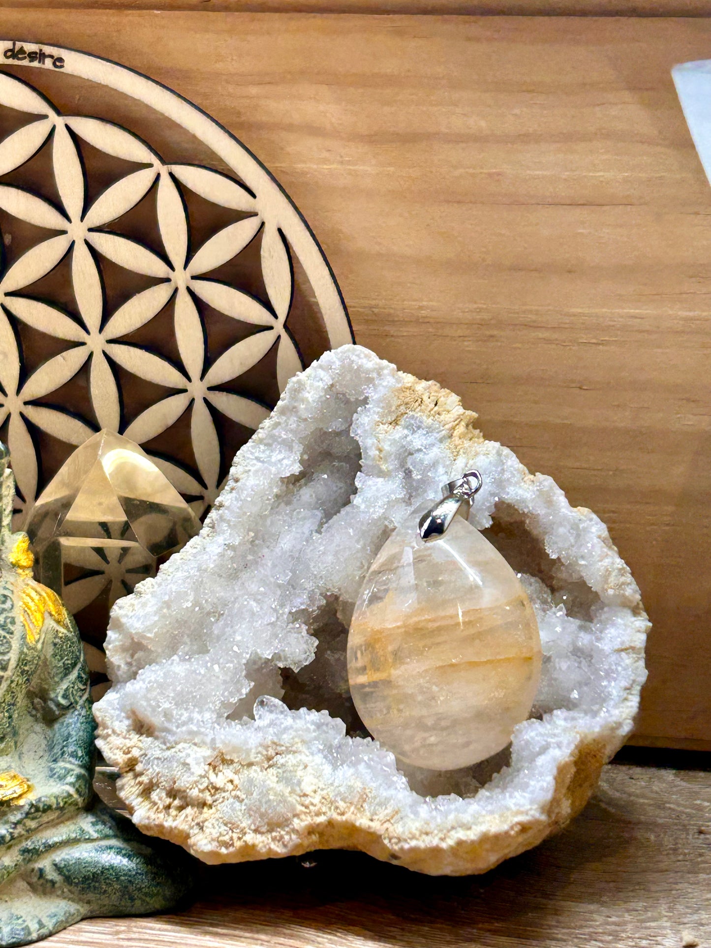 Pendentif de quartz hématoïde jaune
