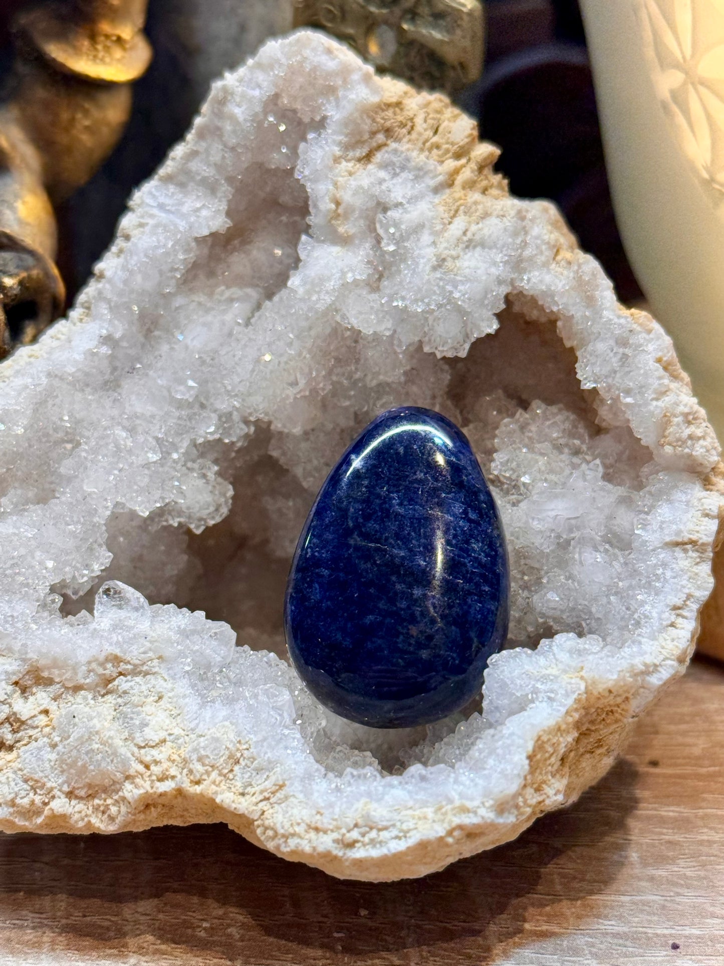 Pierre percée de Sodalite