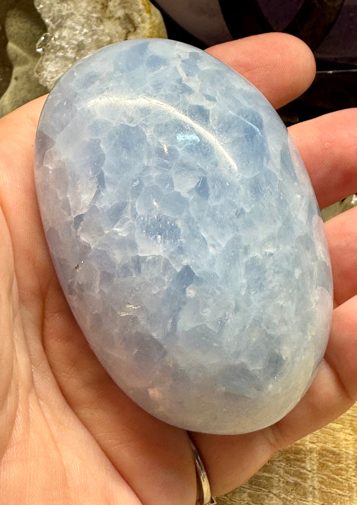Gros galets de calcite bleue