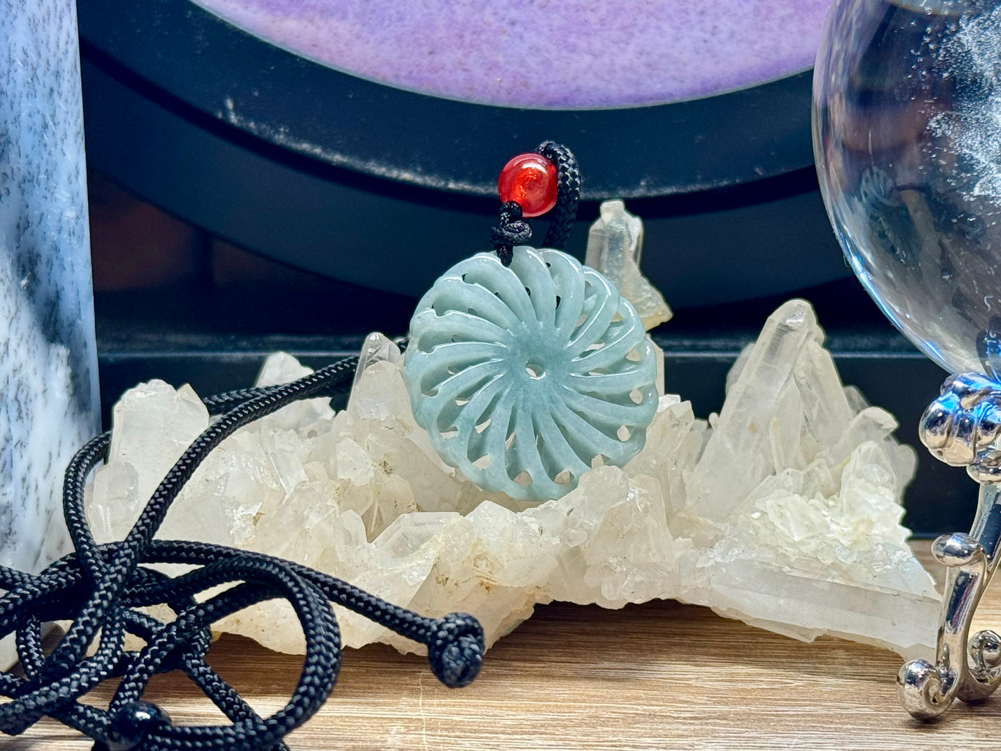 Collier avec sphère de Jade