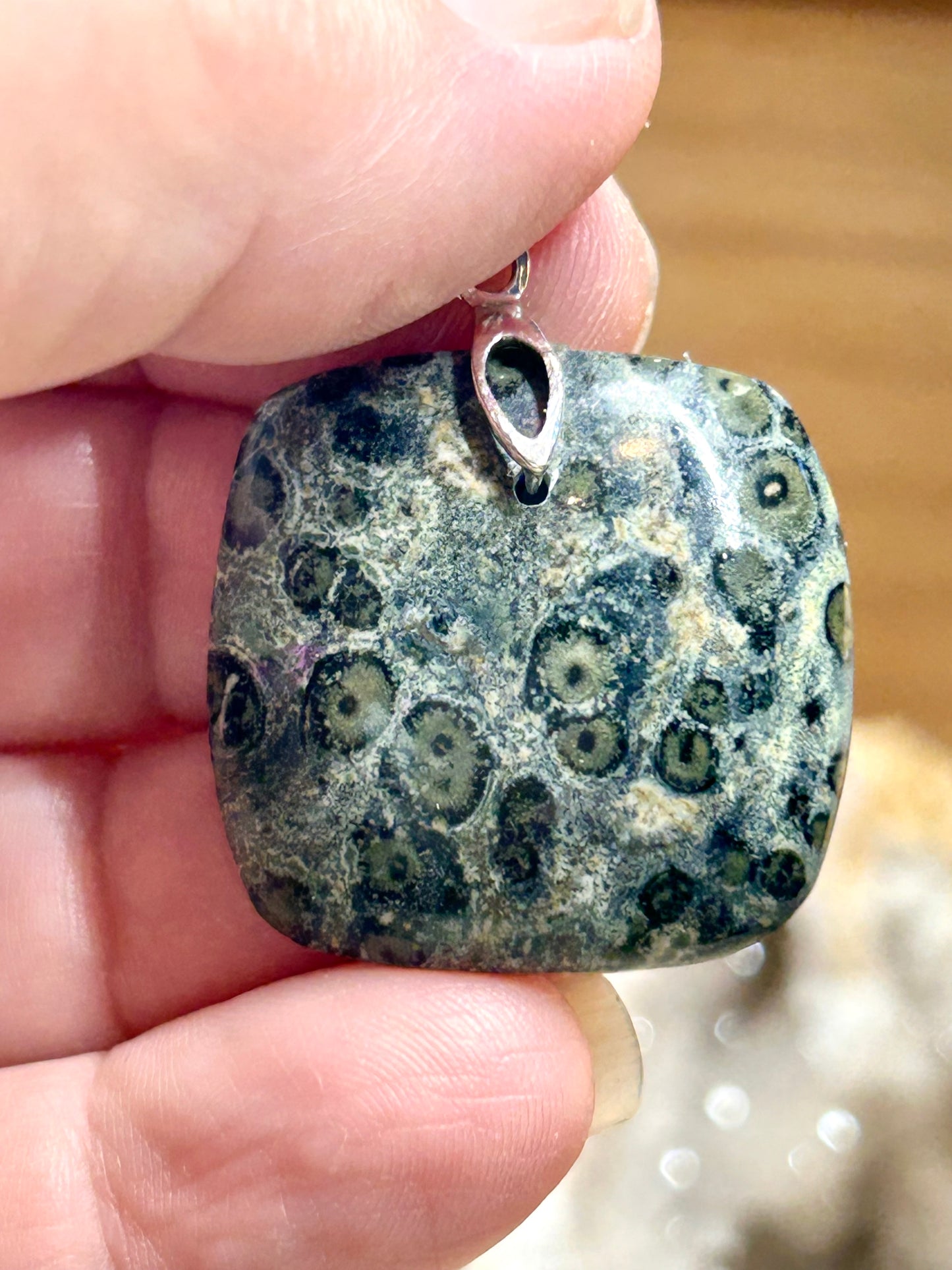 Pendentif de jaspe kambaba