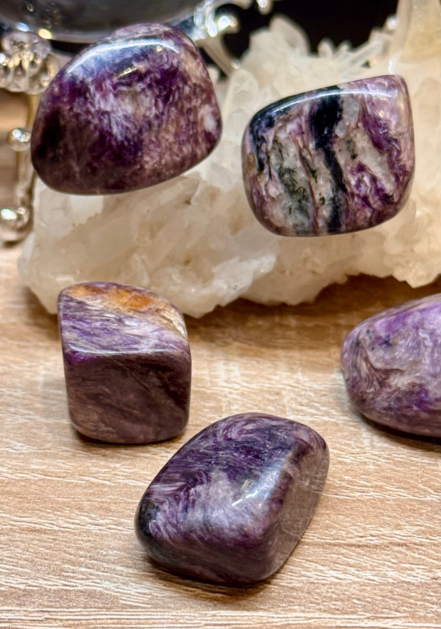 Pierres roulées de Charoïte