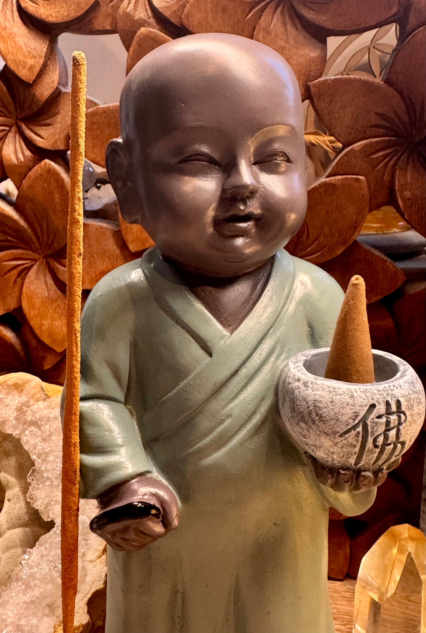 Moine debout Porte Encens