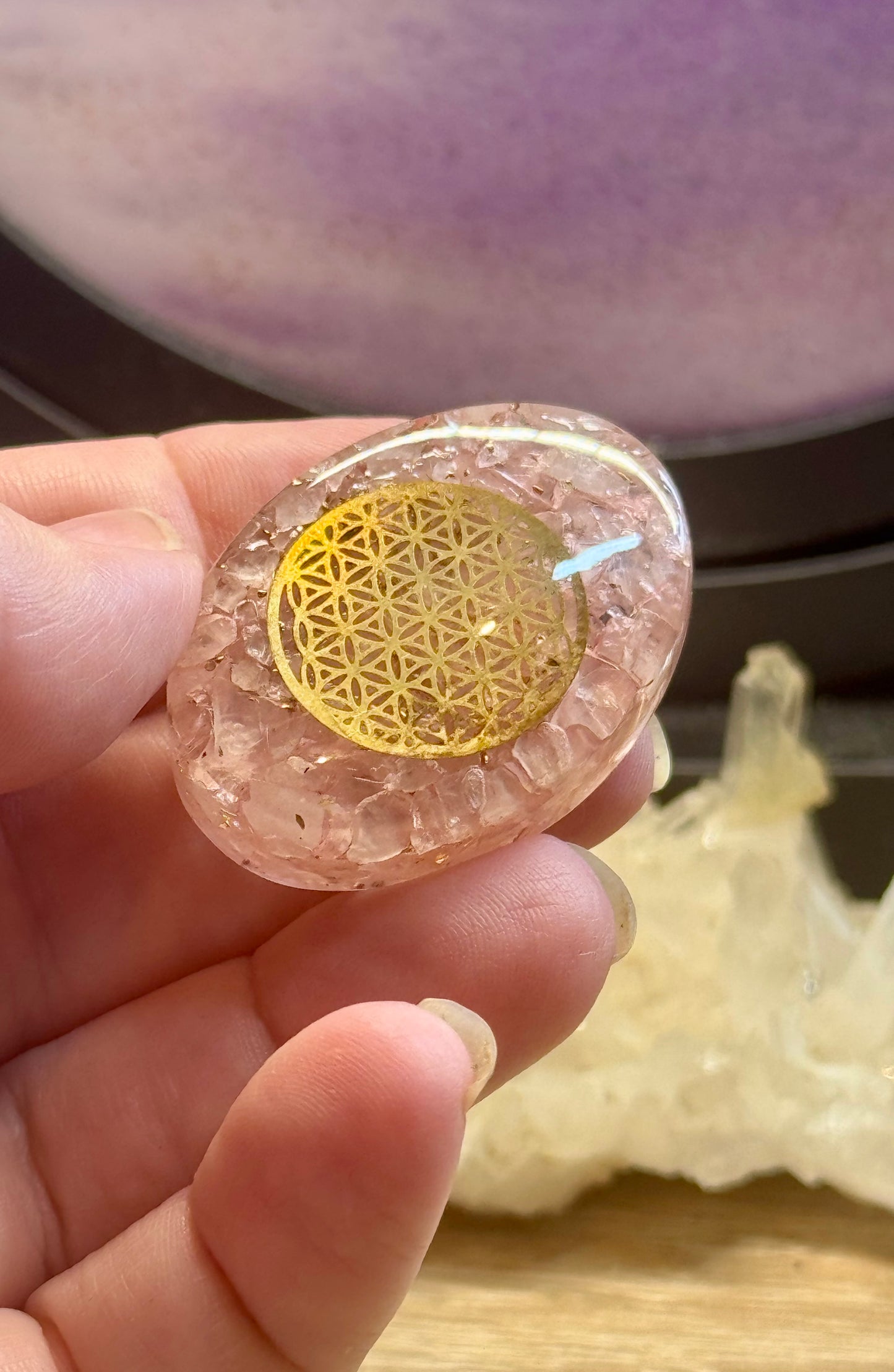 Petit Galet d’Orgonite Quartz Rose