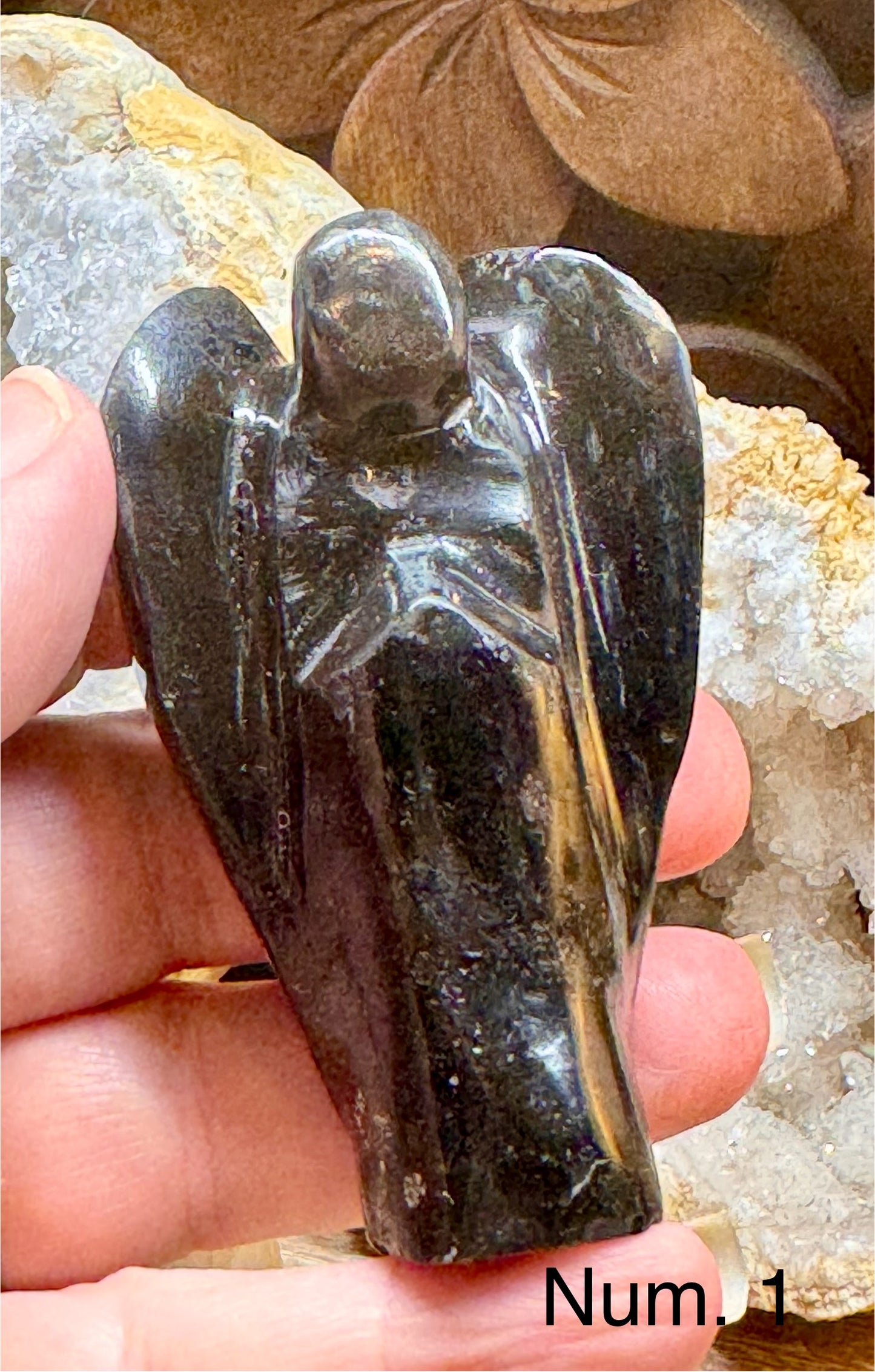 Ange en tourmaline noire