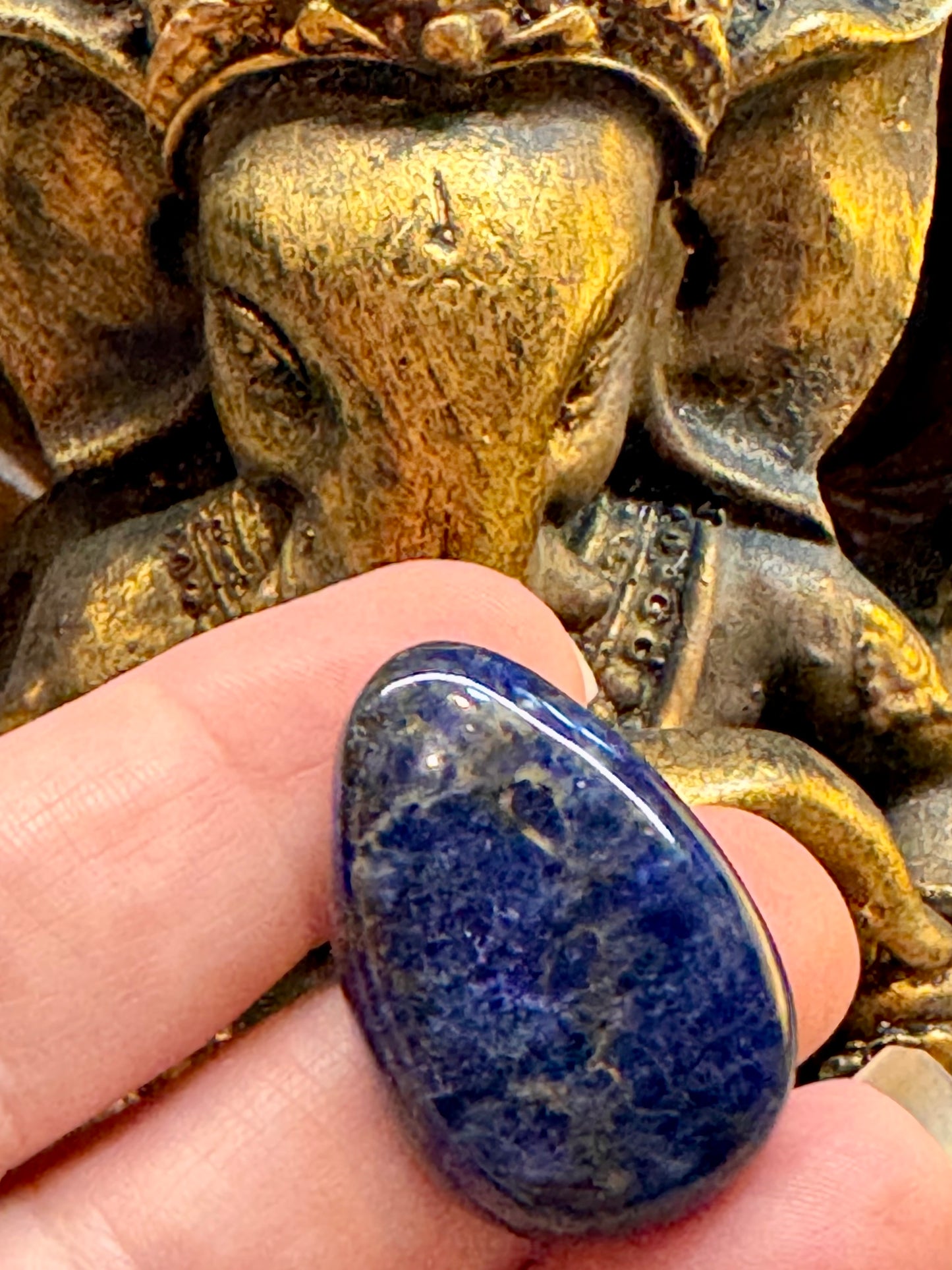 Pierre percée de Sodalite