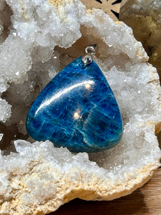 Pendentif d’Apatite bleue