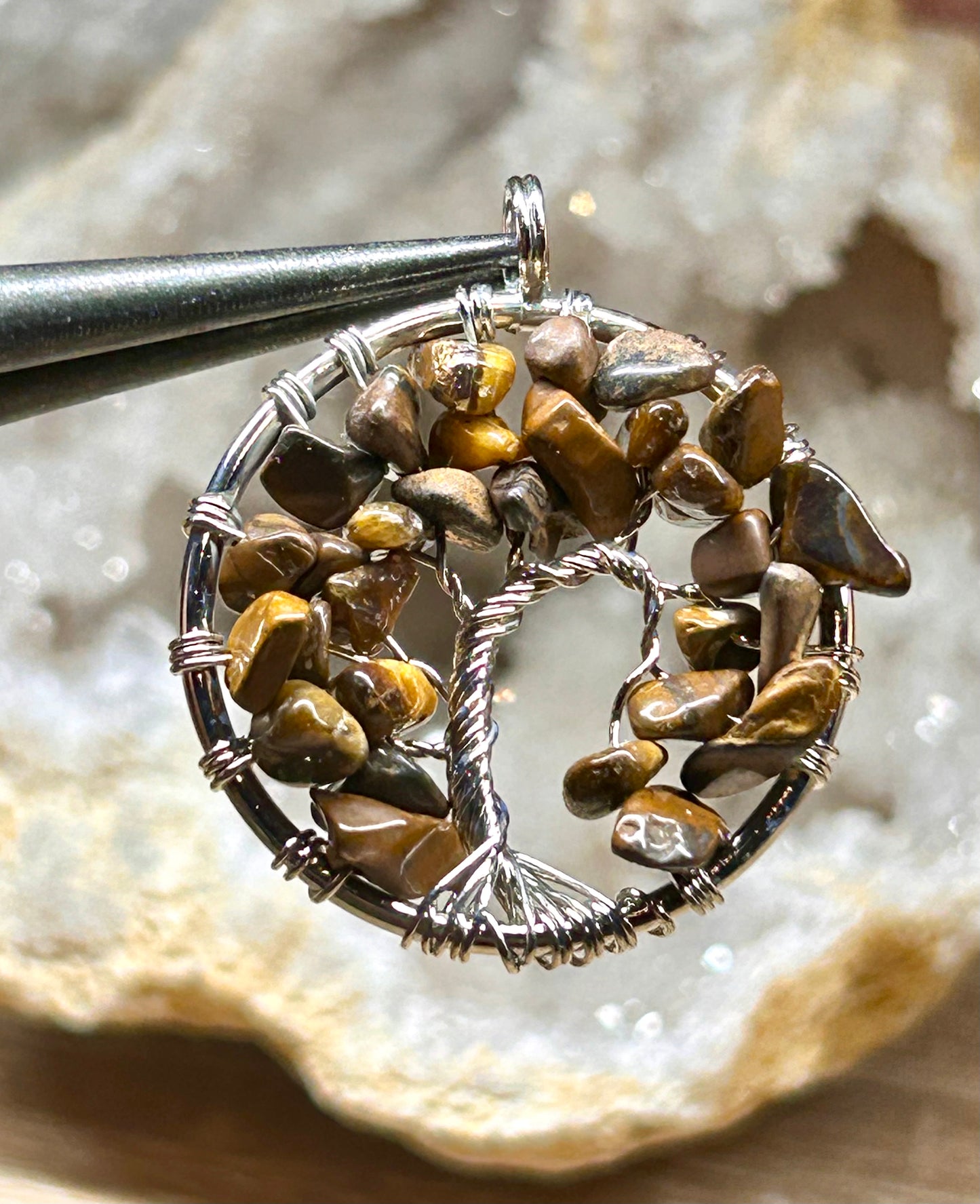 Pendentif arbre en œil de tigre baroque