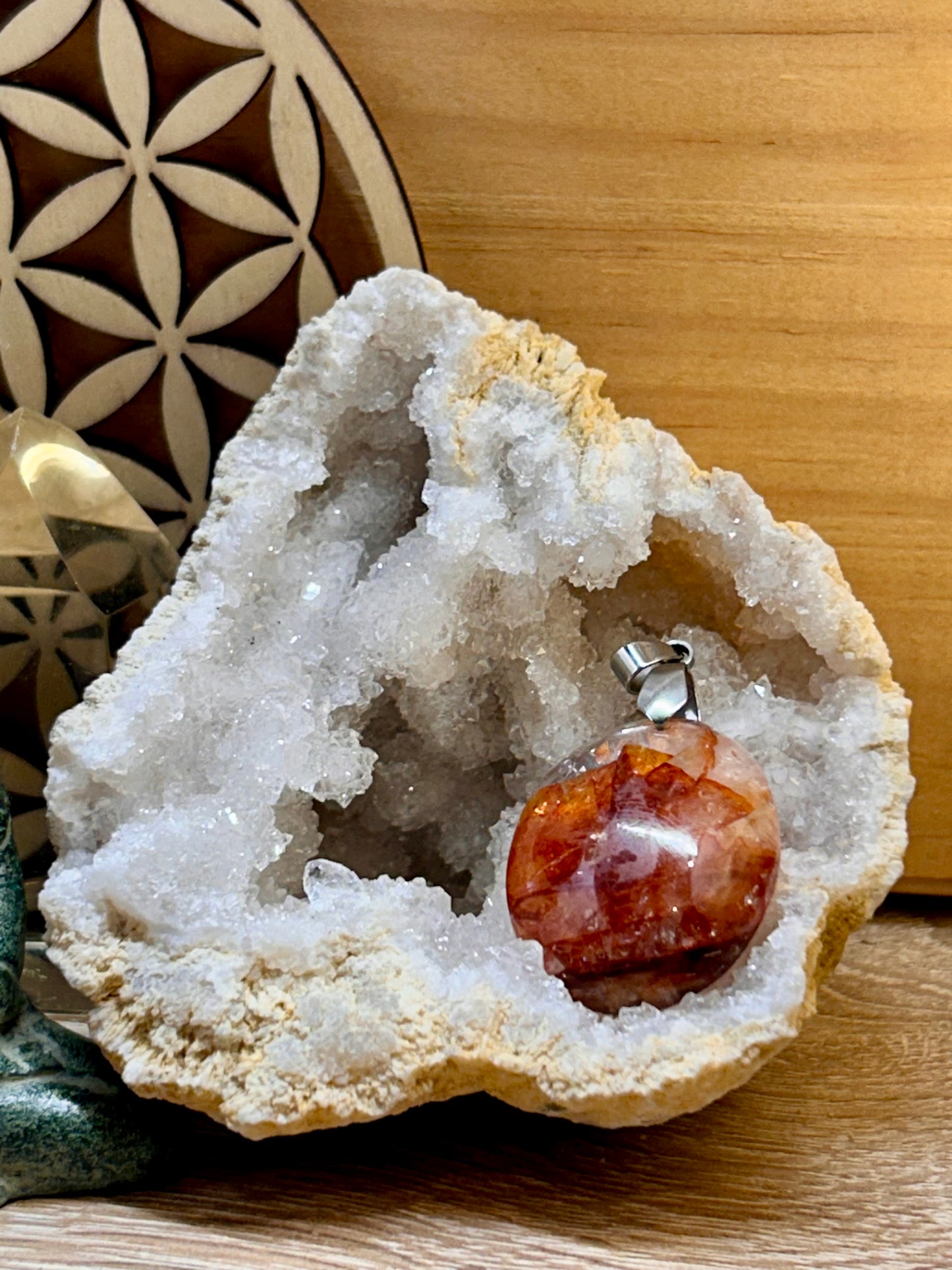 Pendentif de quartz hématoïde rouge