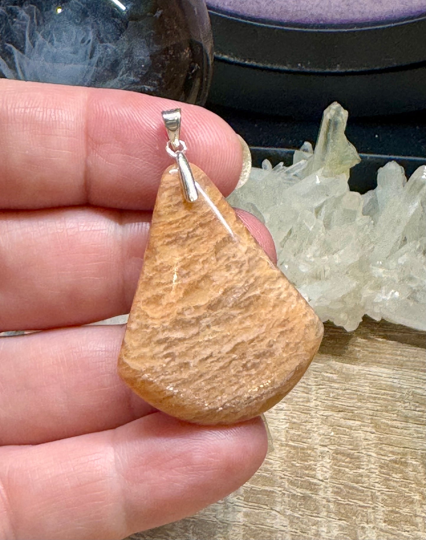 Pendentif de pierre de lune orangée