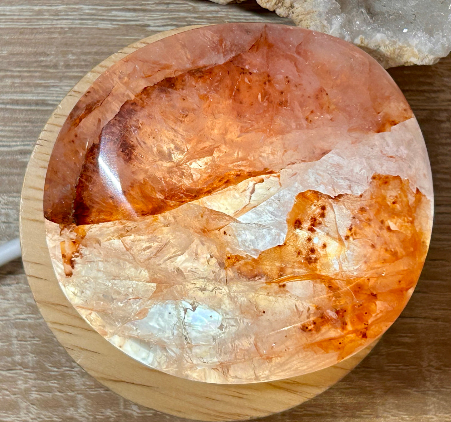 Galet de quartz hématoïde rouge