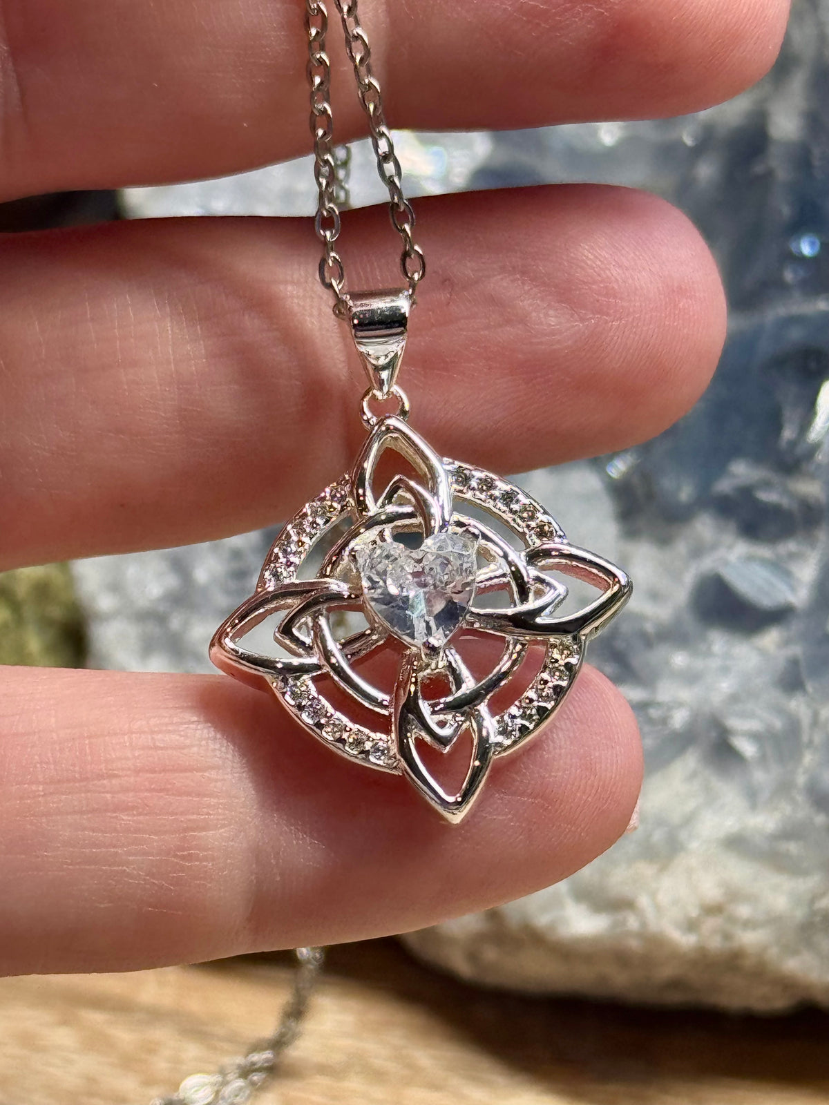 Collier pendentif Noeud de Sorcière