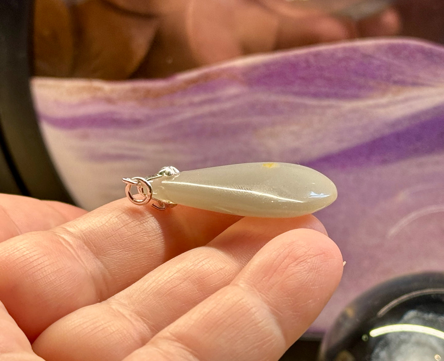 Pendentif en Pierre de lune grise nacrée
