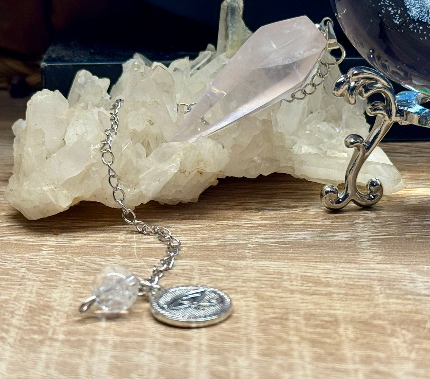 Pendule conique facetté en Quartz Rose