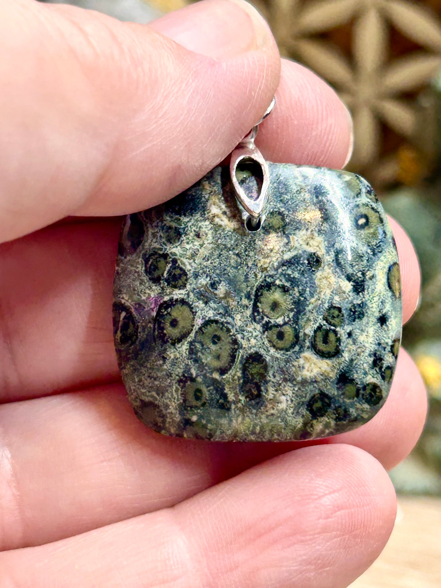 Pendentif de jaspe kambaba