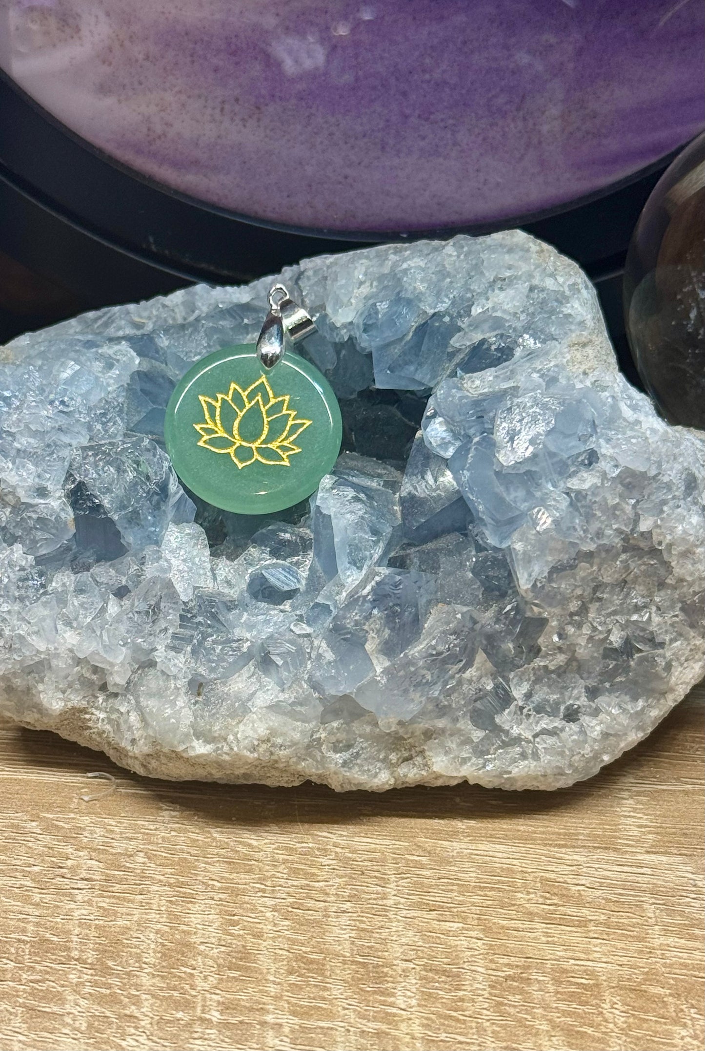 Pendentif rond en Aventurine verte et lotus