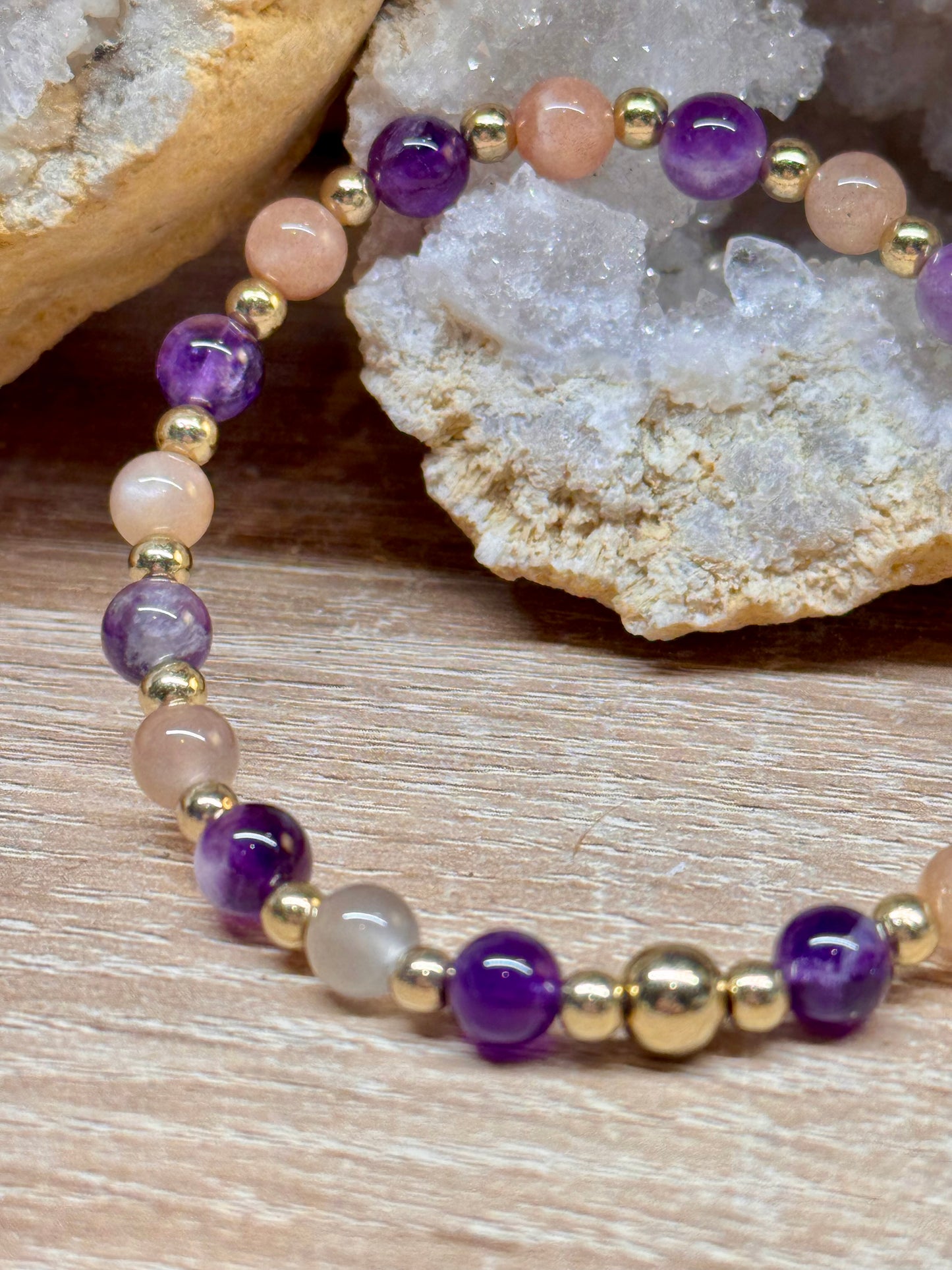Bracelet "féminin sacré et paix"