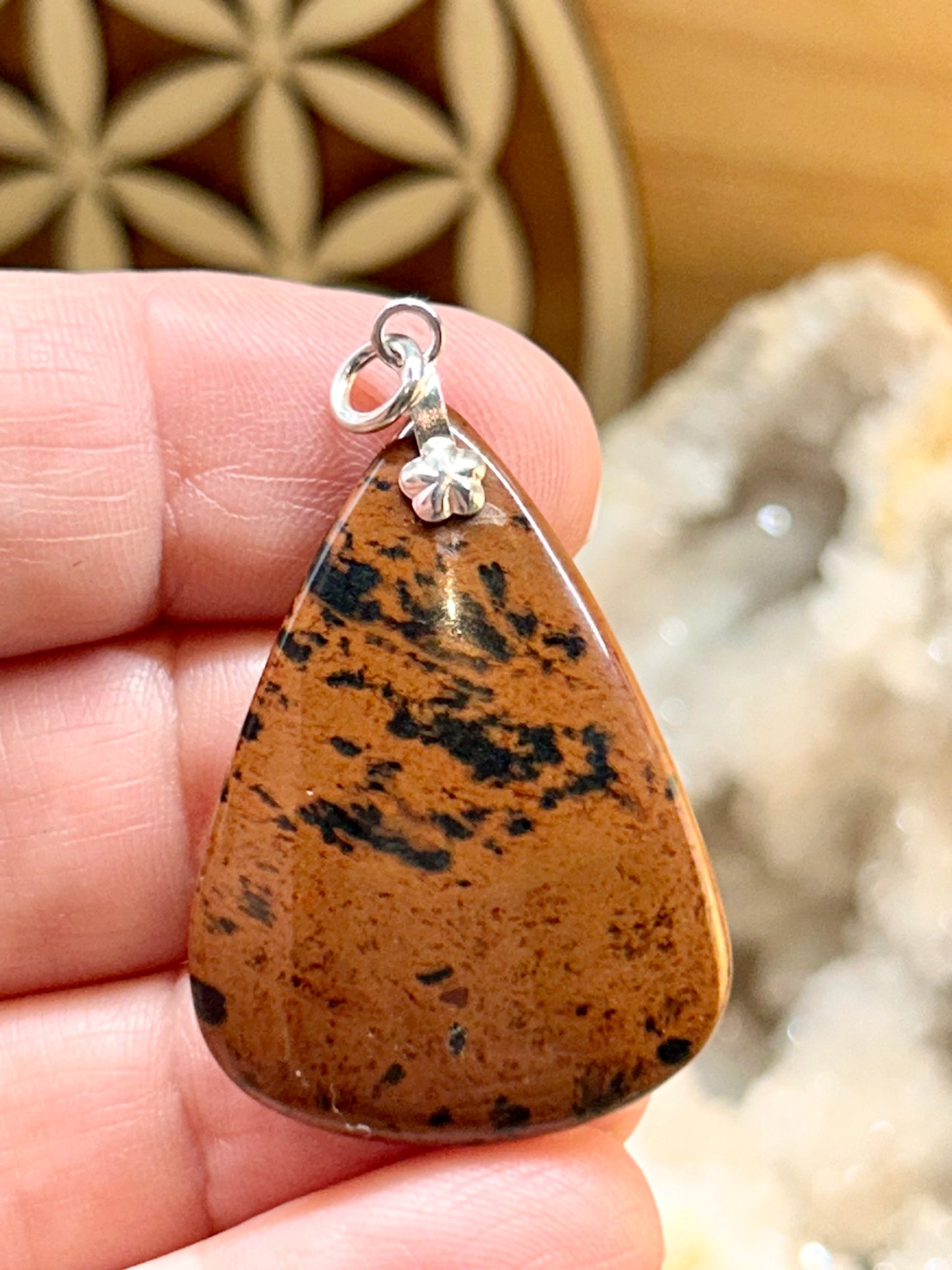 Pendentif d’obsidienne acajou