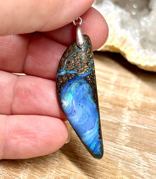 Pendentif d’opale Boulder