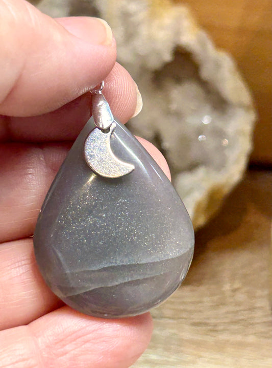 Pendentif de pierre de lune grise