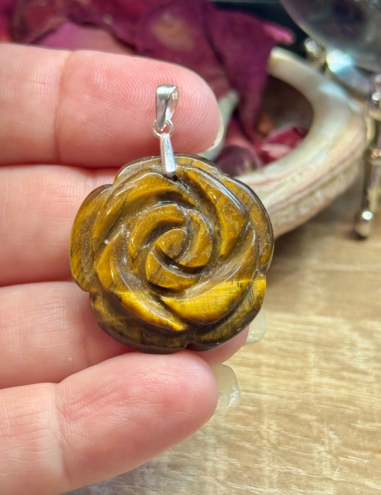 Pendentif rose en Oeil de Tigre
