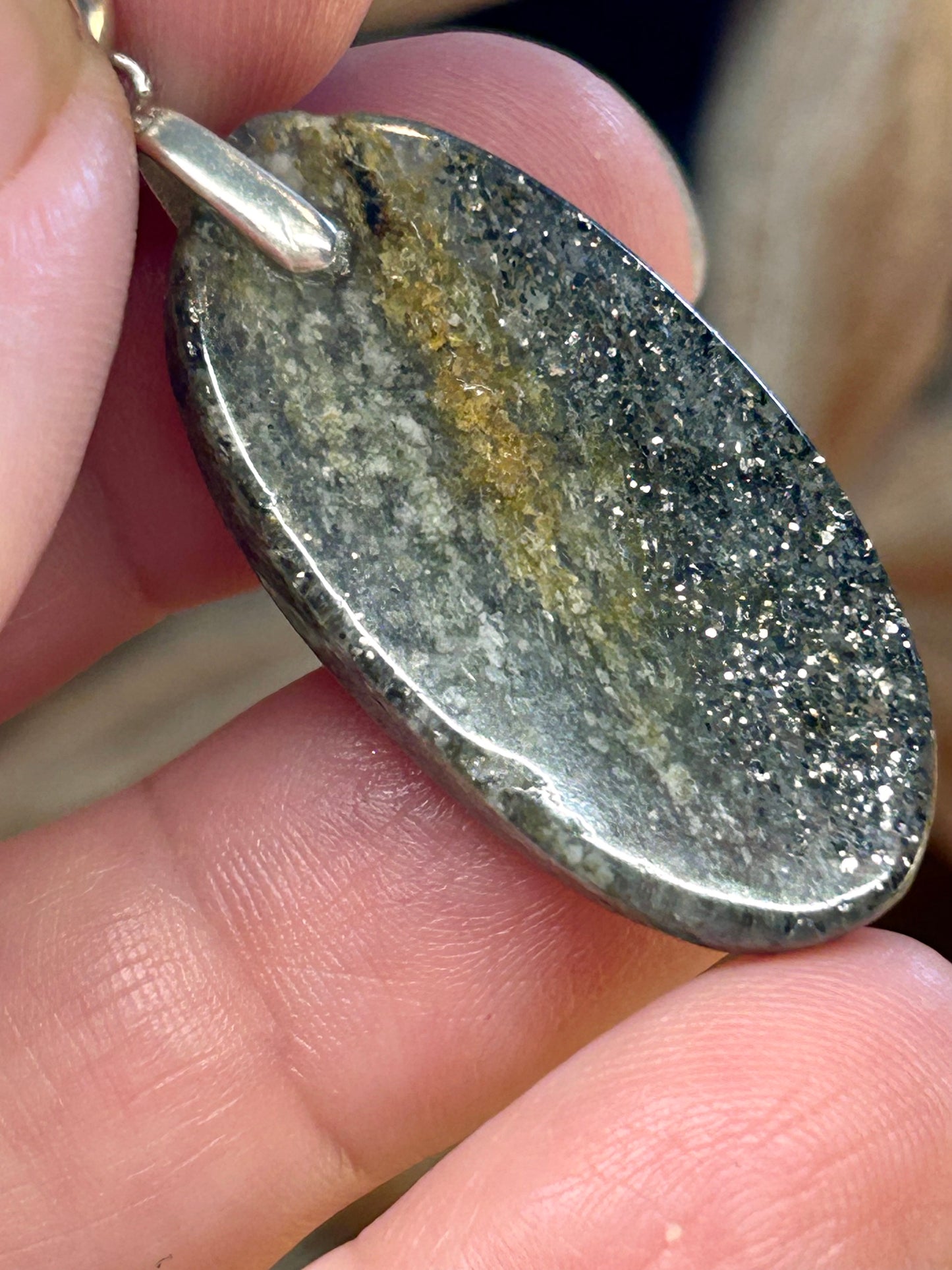 Pendentif de pierre de soleil noire