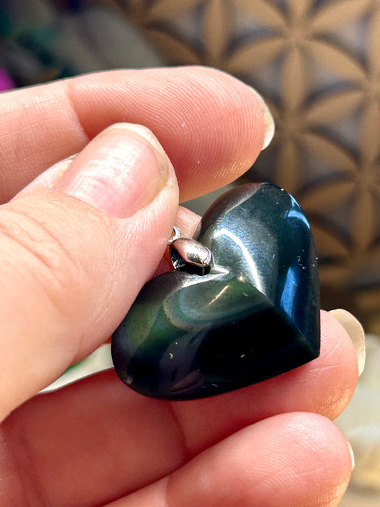 Pendentif d’obsidienne d’œil céleste en forme de cœur