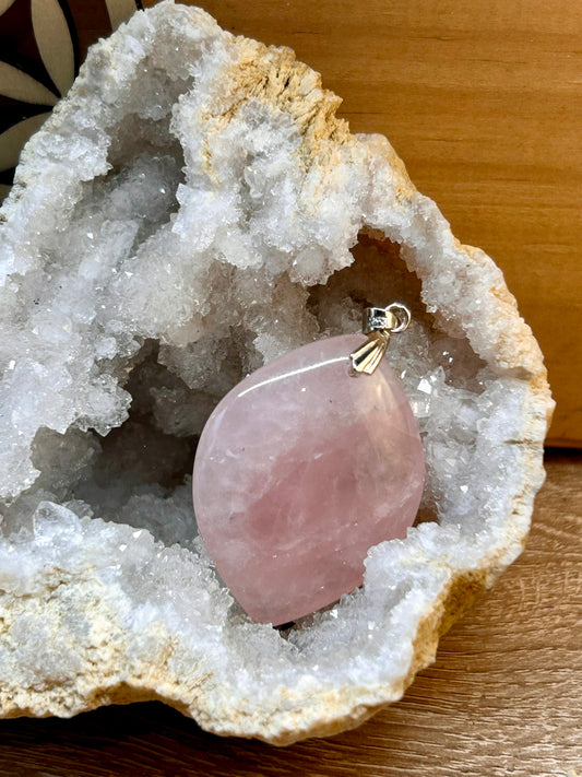 Pendentif de quartz rose marquise