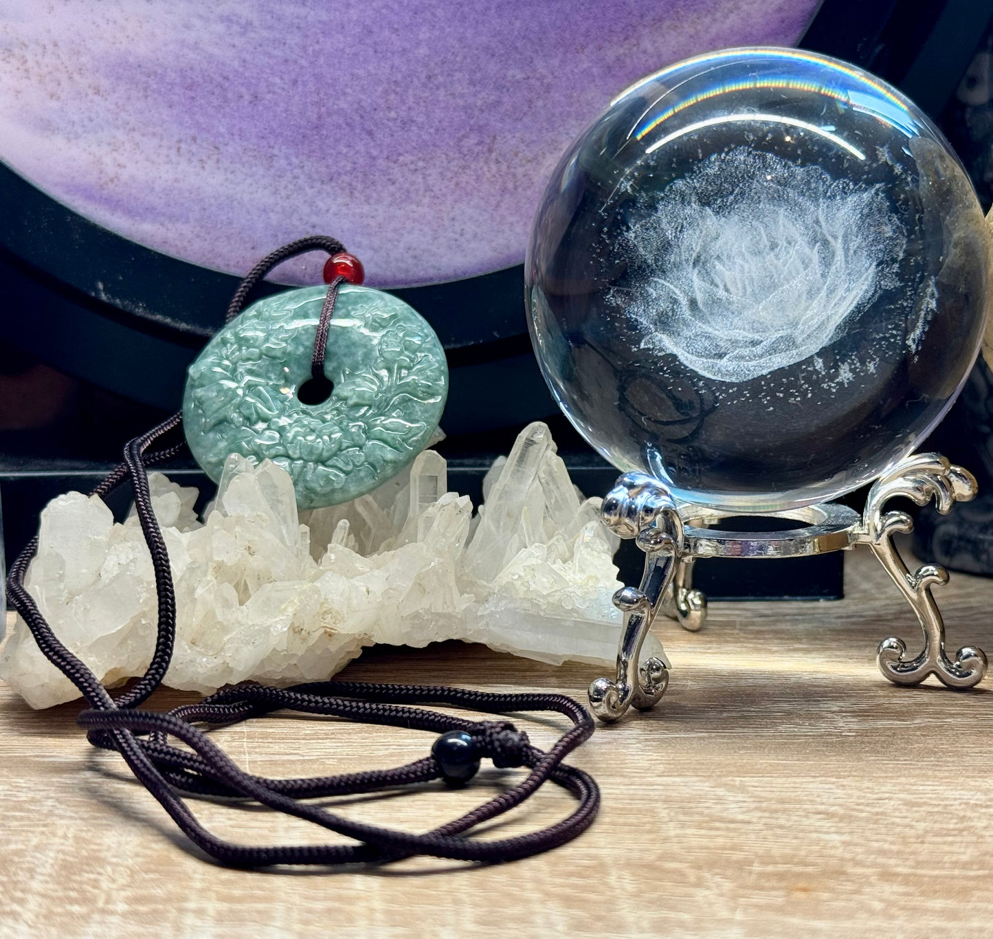 Collier avec Pierre Pi en Jade gravé