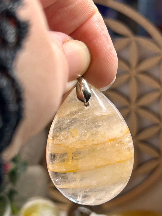 Pendentif de quartz hématoïde jaune