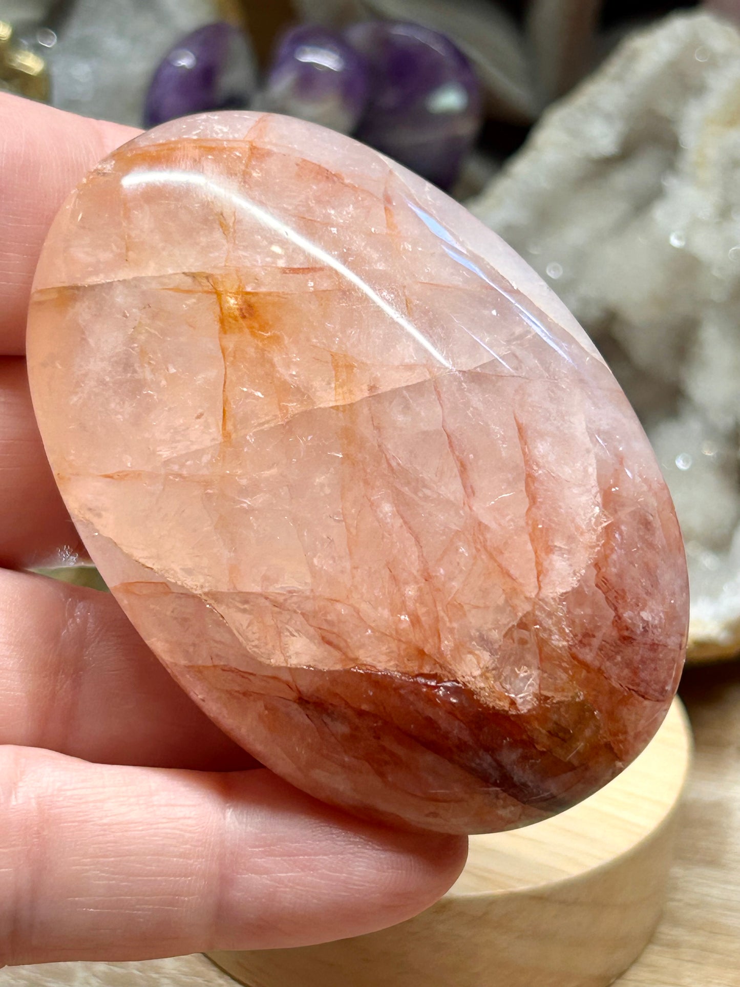Galet de quartz hématoïde rouge