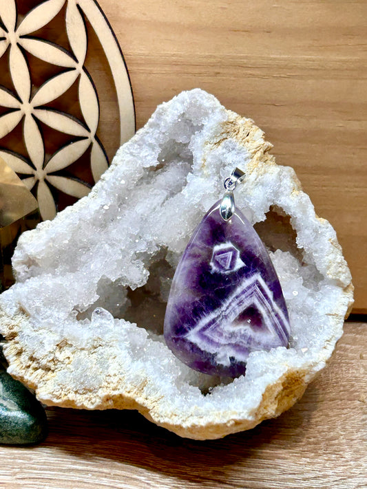Pendentif d’améthyste chevron