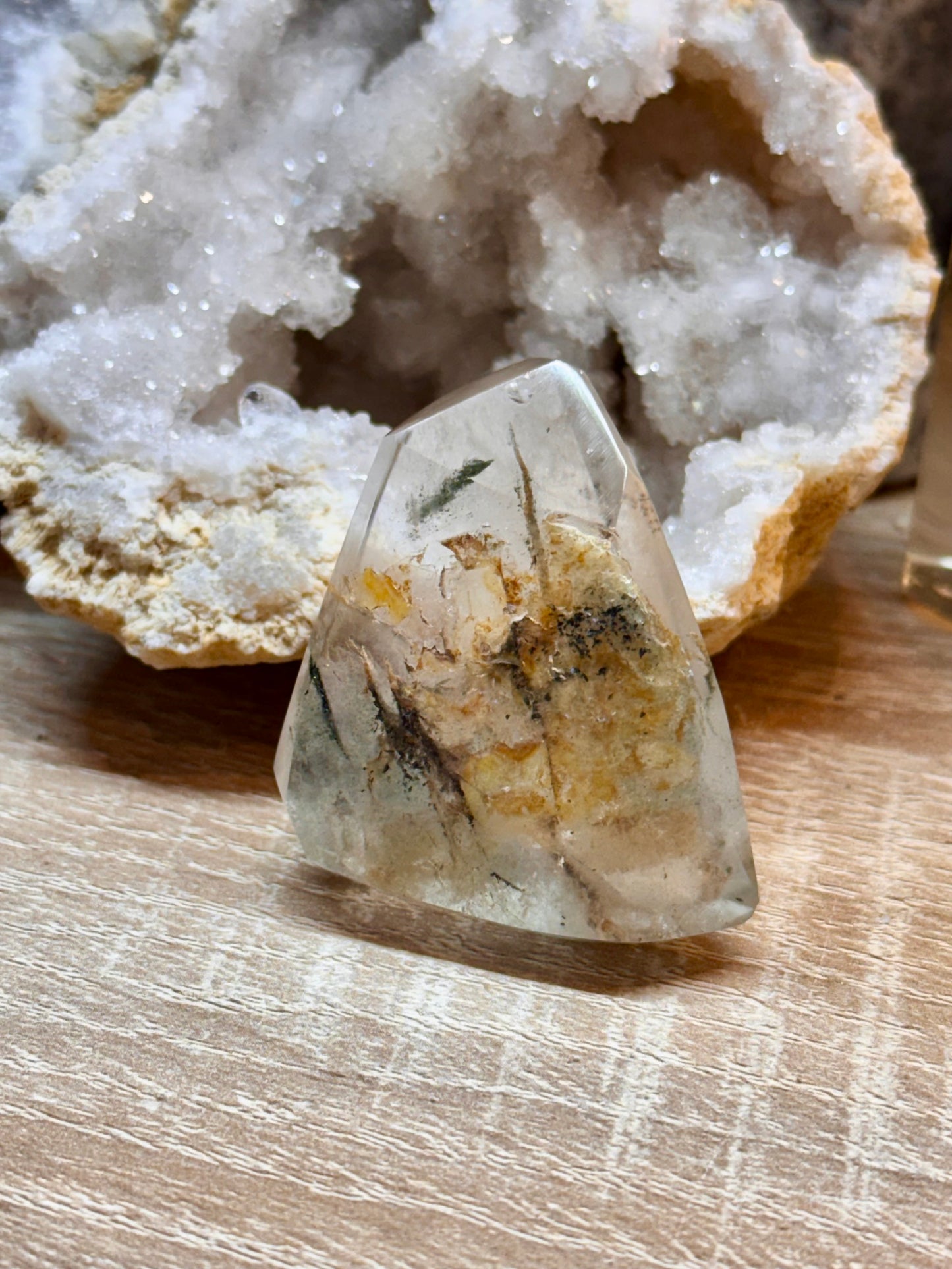 Cristal de quartz blanc faceté