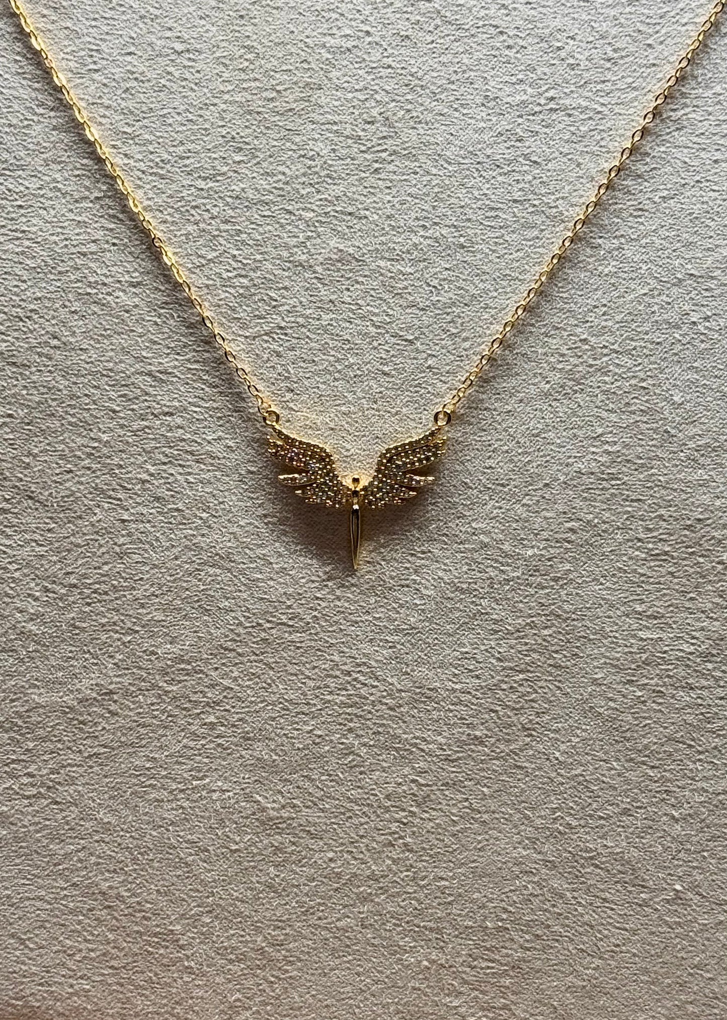 Collier doré Ange aux ailes déployées