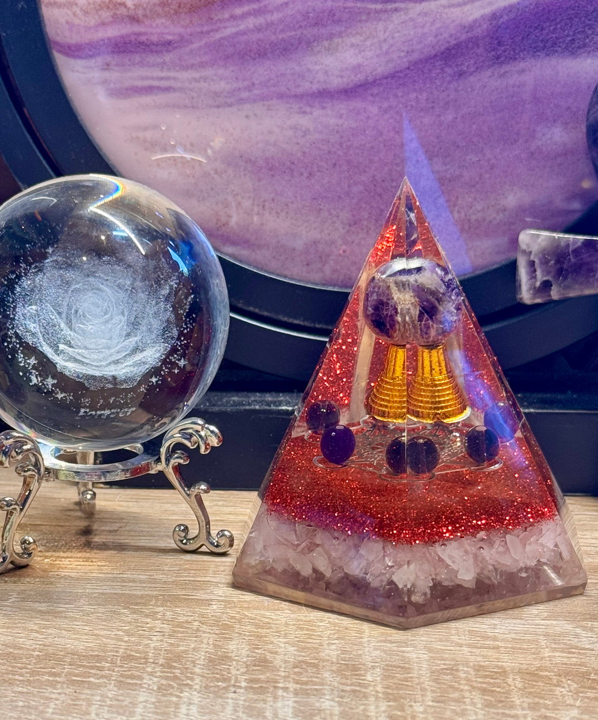 Orgonite pyramidale "Paix et Amour Inconditionnel"