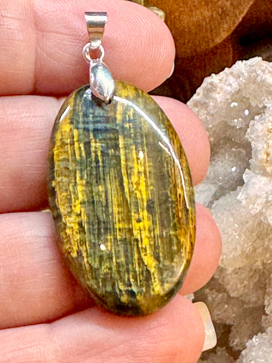 Pendentif de nellite