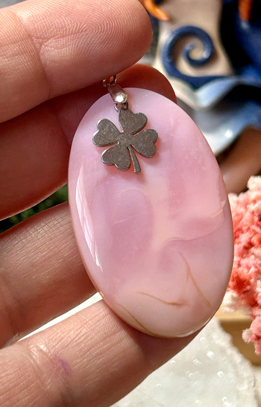 Pendentif d’opale rose