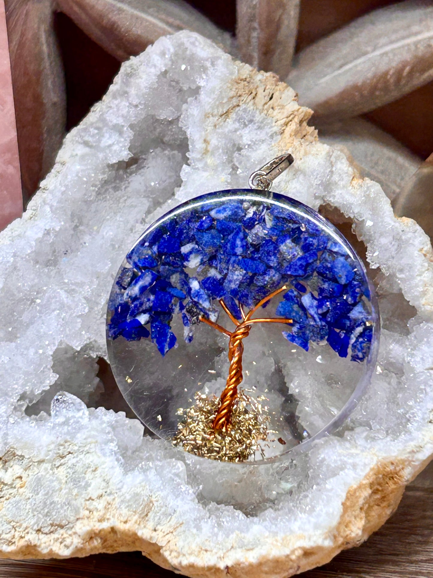 Pendentif d’orgonite et lapis-lazuli