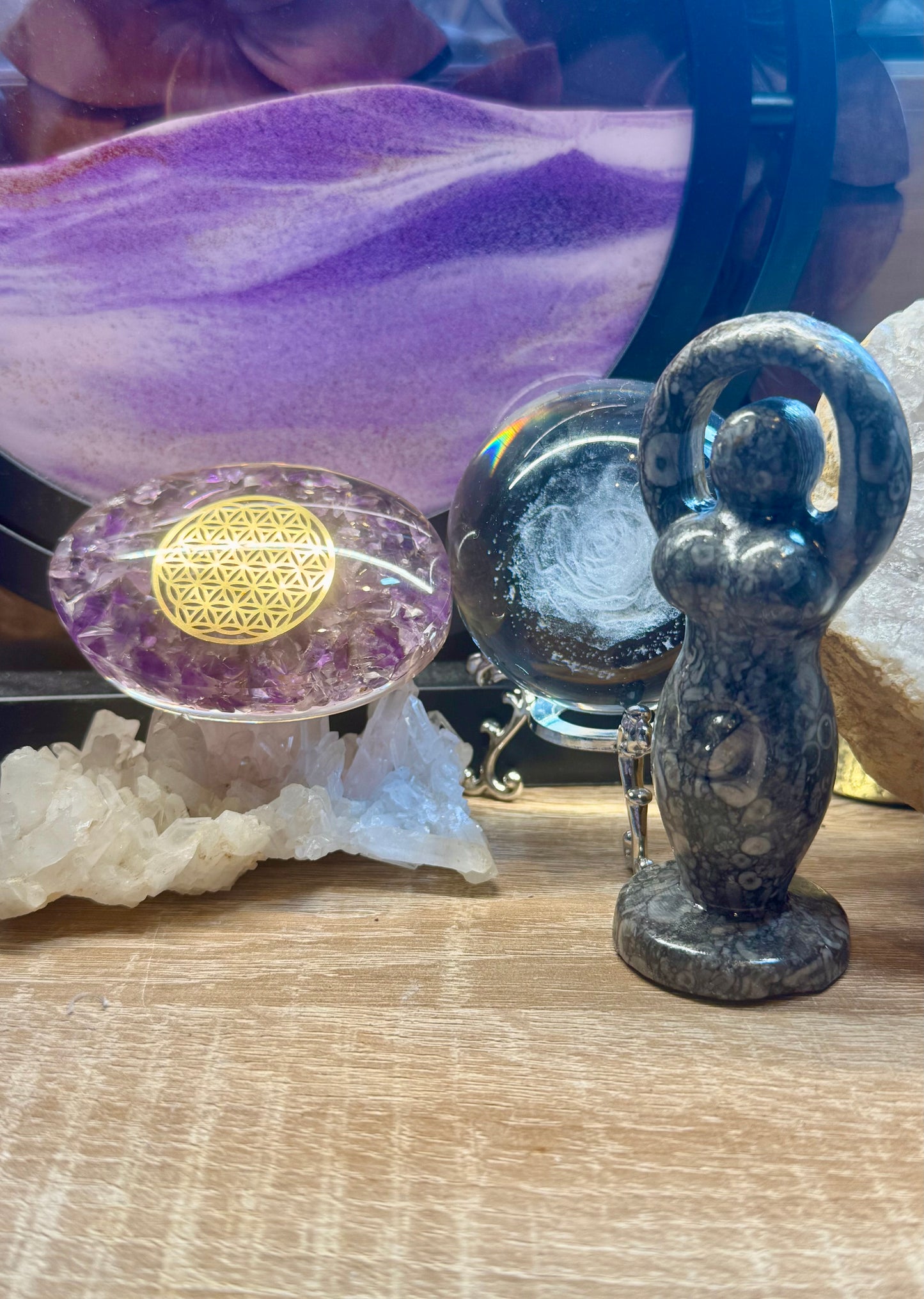 Galet d’Orgonite avec améthyste
