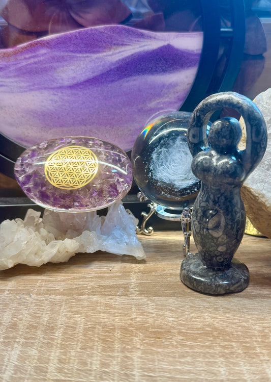 Galet d’Orgonite avec améthyste