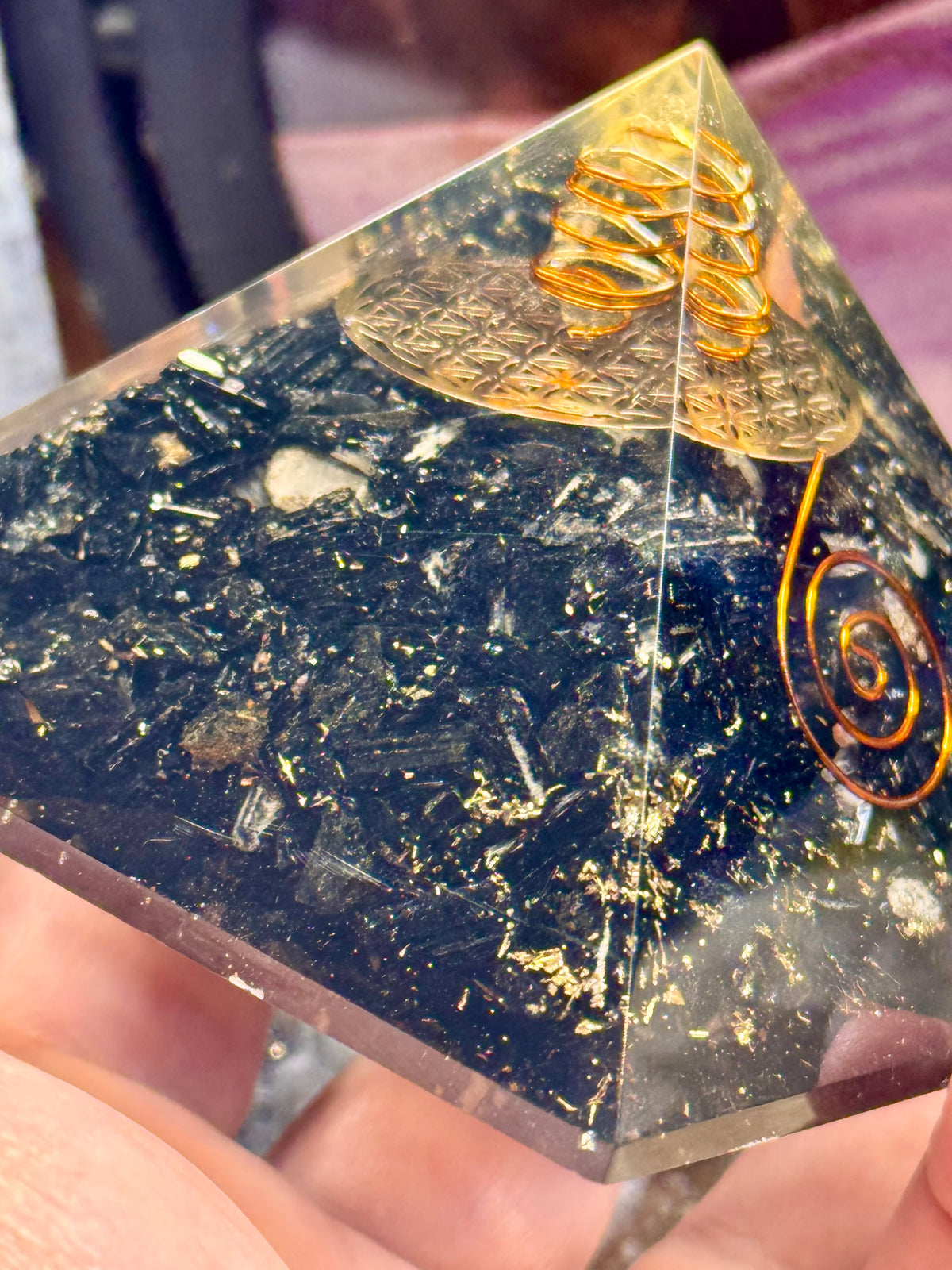 Orgonite Pyramidale "Protection contre les énergies négatives"