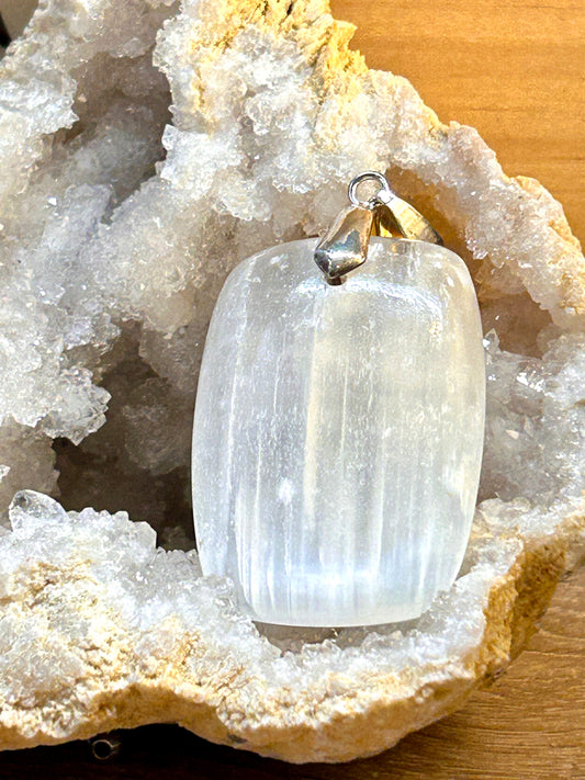 Pendentif de sélénite