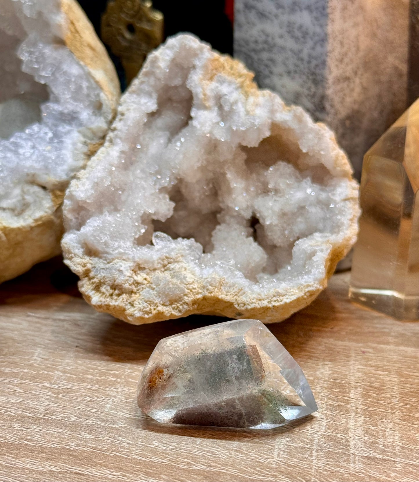 Pointe biterminée de quartz blanc avec inclusions