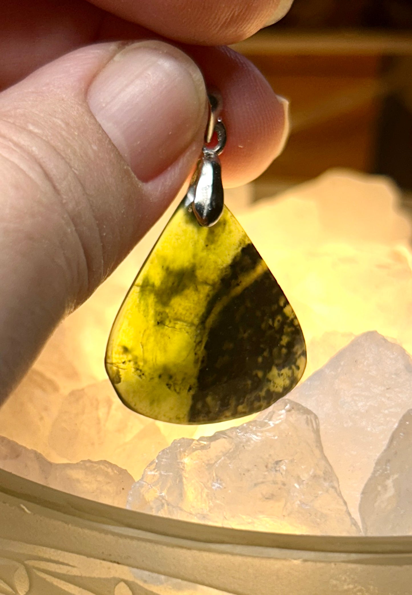 Pendentif de jade néphrite