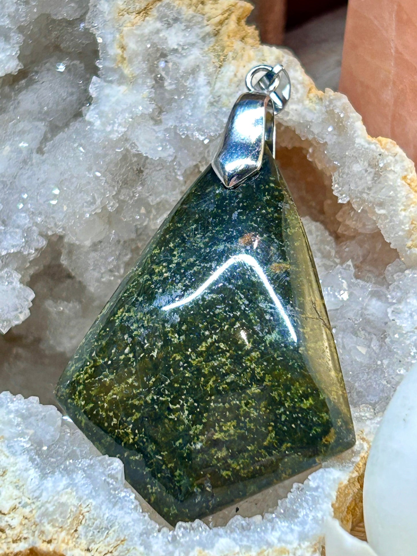 Pendentif de jaspe vert