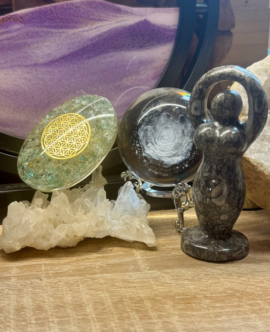 Galet d’Orgonite avec Aigue Marine