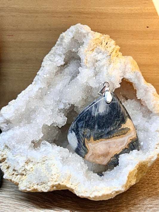 Pendentif d’agate dentelle noire