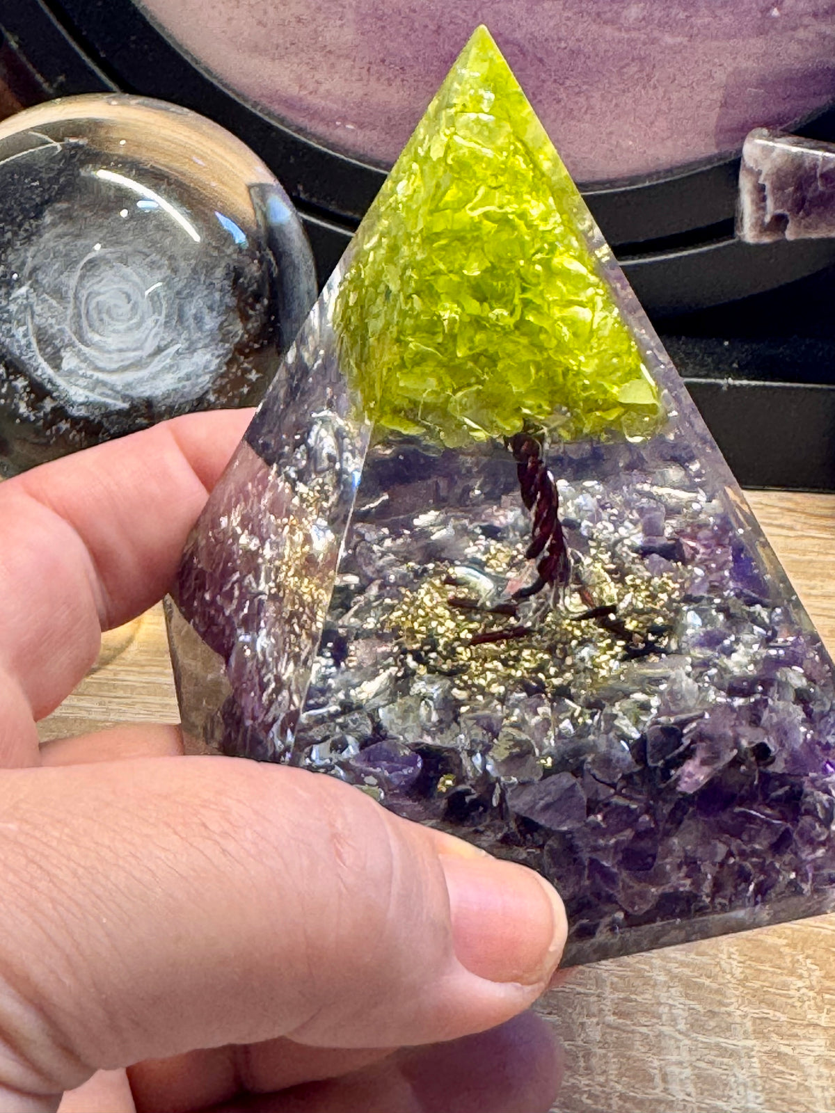 Orgonite Pyramidale "Accomplissement de Carrière"